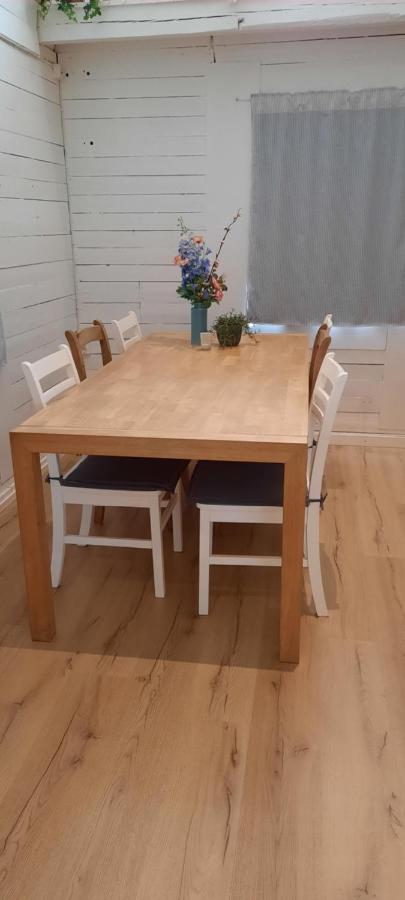 Davids Stuga Klassbol Buitenkant foto